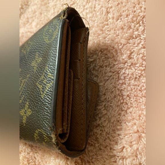 Louis Vuitton wallet!! - Picture 7 of 8